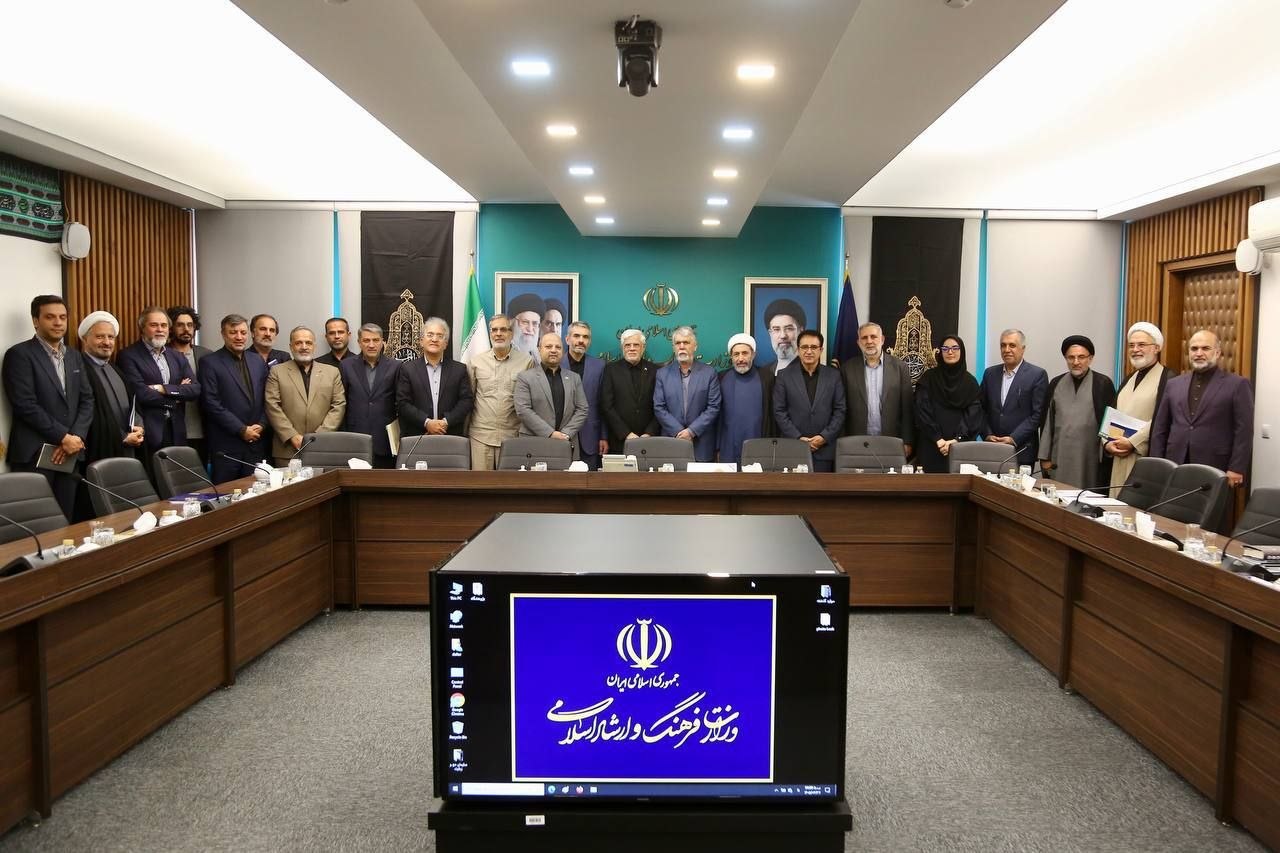 حضور معاون اول رئیس جمهور در وزارت فرهنگ و گفت‌وگو با مدیران این وزارتخانه